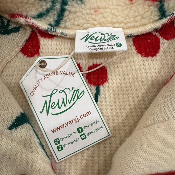 Very J Cherry Pattern Sherpa Jacket - Size S - Picture 4 of 6